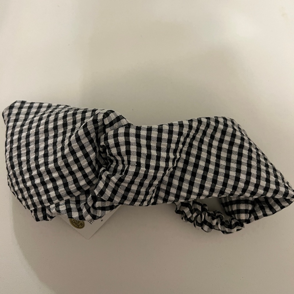 PacSun headband, brand new never worn, black and white stripped